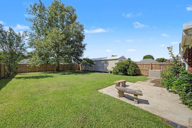37172 Oak Shadow Ct, Denham Springs, LA 70706