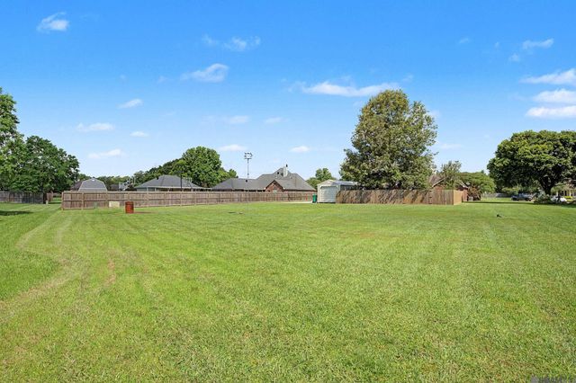 37172 Oak Shadow Ct, Denham Springs, LA 70706
