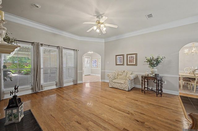 37172 Oak Shadow Ct, Denham Springs, LA 70706
