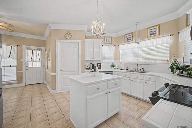 37172 Oak Shadow Ct, Denham Springs, LA 70706