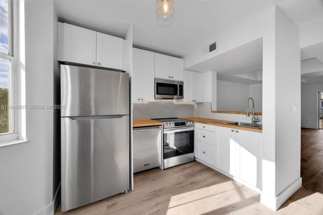 390 NW 86th Ct 803, Miami, FL 33126