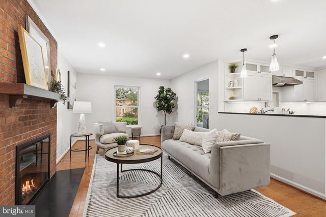 10811 MIDSUMMER DR, Reston, VA 20191