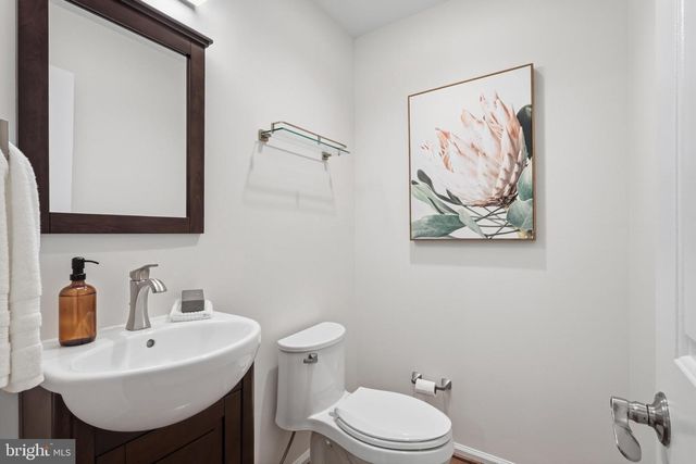 10811 MIDSUMMER DR, Reston, VA 20191