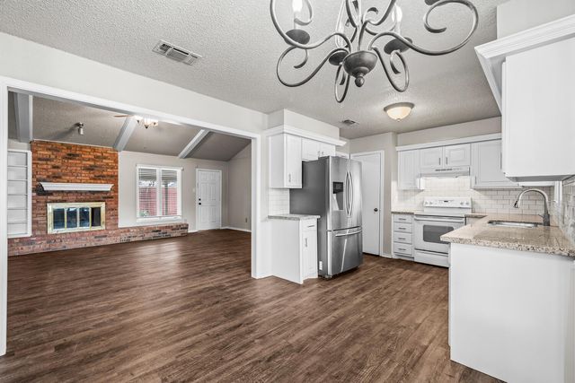 9804 Knoxville Avenue, Lubbock, TX 79423