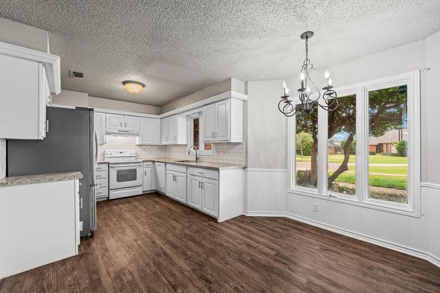 9804 Knoxville Avenue, Lubbock, TX 79423