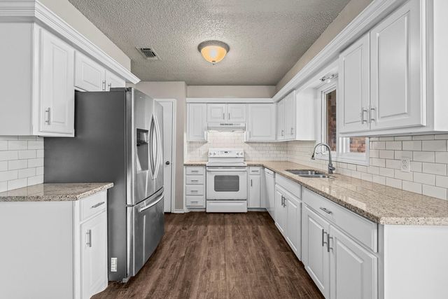 9804 Knoxville Avenue, Lubbock, TX 79423