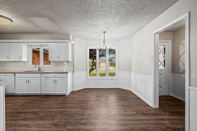 9804 Knoxville Avenue, Lubbock, TX 79423