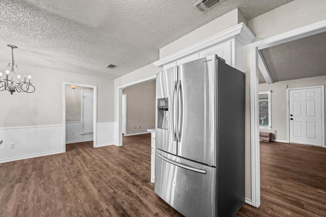 9804 Knoxville Avenue, Lubbock, TX 79423