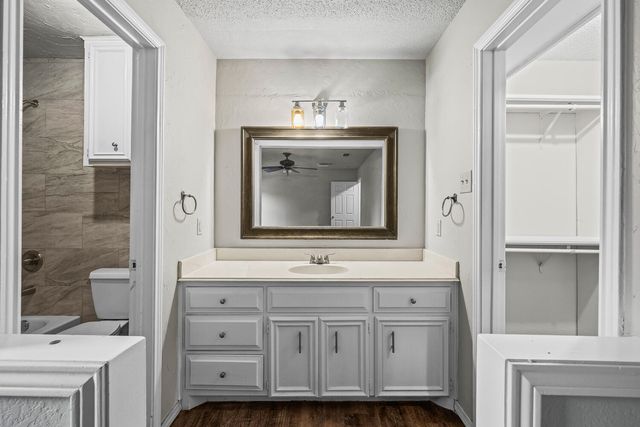 9804 Knoxville Avenue, Lubbock, TX 79423