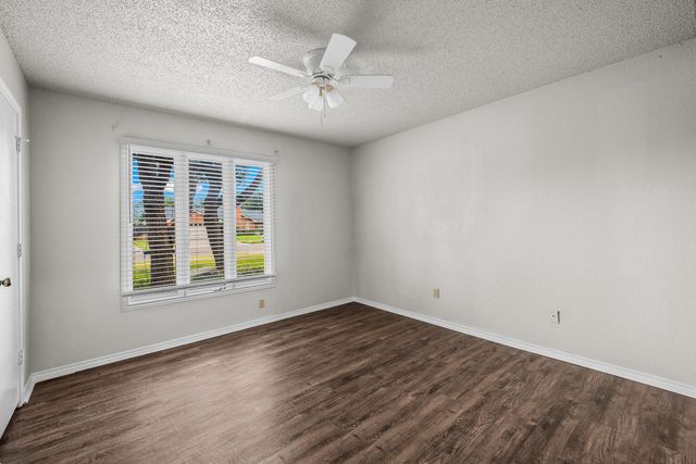 9804 Knoxville Avenue, Lubbock, TX 79423