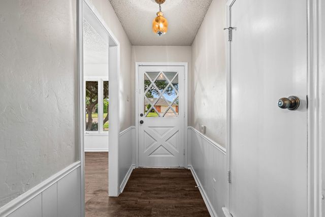 9804 Knoxville Avenue, Lubbock, TX 79423