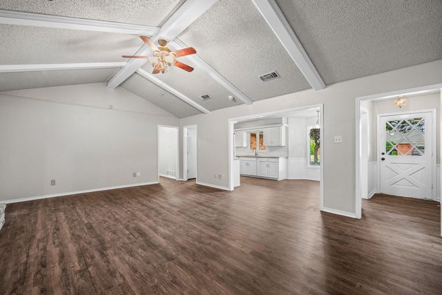 9804 Knoxville Avenue, Lubbock, TX 79423