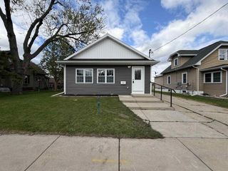 145 S Randall Avenue, Janesville, WI 53545