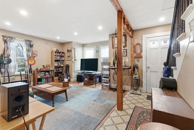 25-27 Brooks St, Maynard, MA 01754