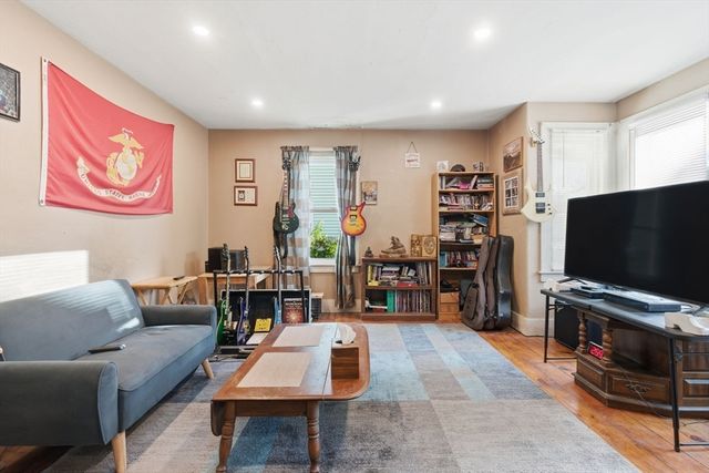 25-27 Brooks St, Maynard, MA 01754