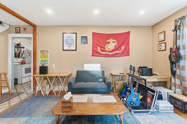 25-27 Brooks St, Maynard, MA 01754