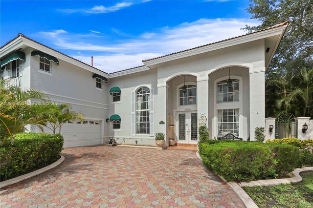 16048 NW 82nd Place, Miami Lakes, FL 33016
