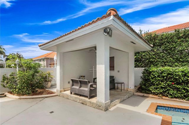 16048 NW 82nd Place, Miami Lakes, FL 33016