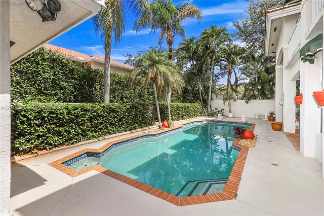 16048 NW 82nd Place, Miami Lakes, FL 33016