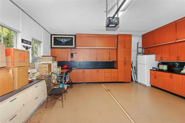 16048 NW 82nd Place, Miami Lakes, FL 33016