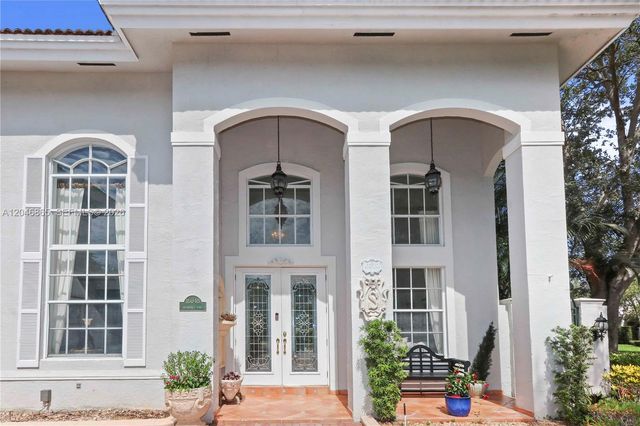 16048 NW 82nd Place, Miami Lakes, FL 33016