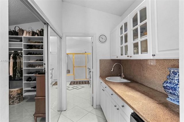 16048 NW 82nd Place, Miami Lakes, FL 33016
