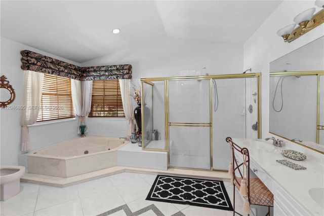 16048 NW 82nd Place, Miami Lakes, FL 33016