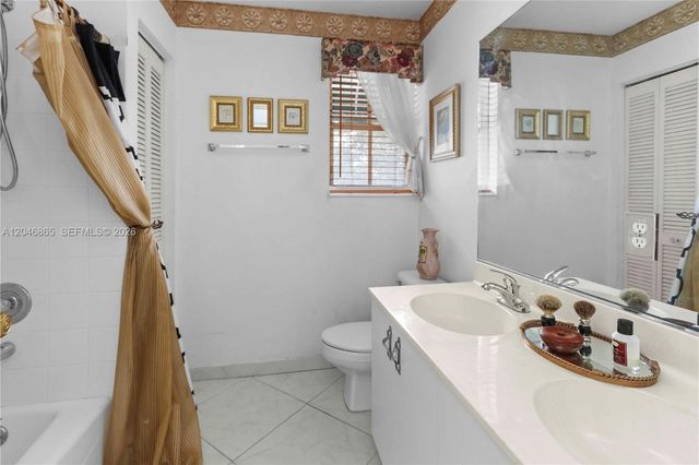 16048 NW 82nd Place, Miami Lakes, FL 33016
