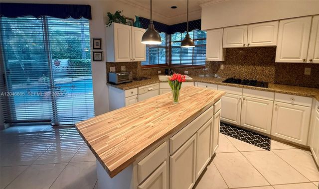16048 NW 82nd Place, Miami Lakes, FL 33016