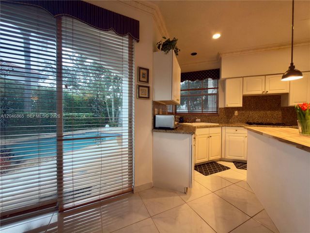 16048 NW 82nd Place, Miami Lakes, FL 33016