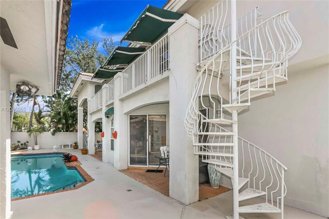 16048 NW 82nd Place, Miami Lakes, FL 33016