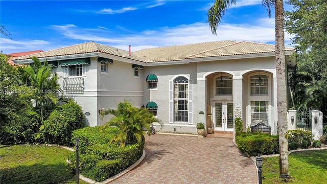 16048 NW 82nd Place, Miami Lakes, FL 33016