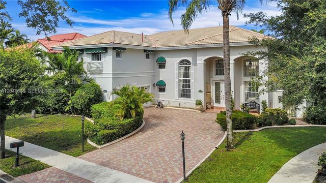 16048 NW 82nd Place, Miami Lakes, FL 33016