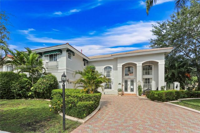 16048 NW 82nd Place, Miami Lakes, FL 33016
