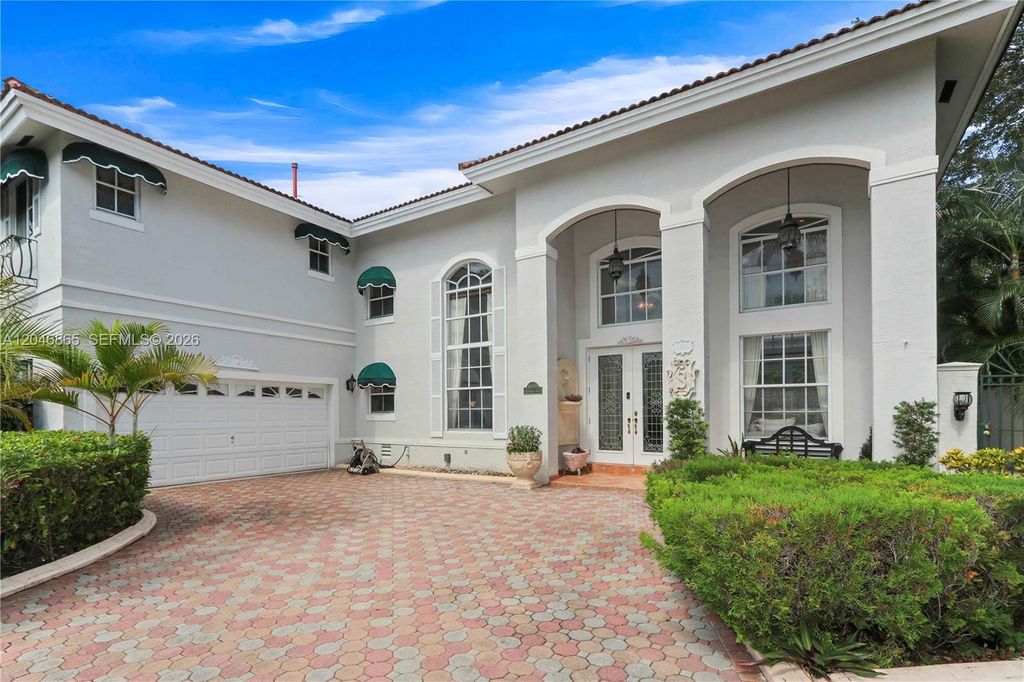 16048 NW 82nd Place, Miami Lakes, FL 33016