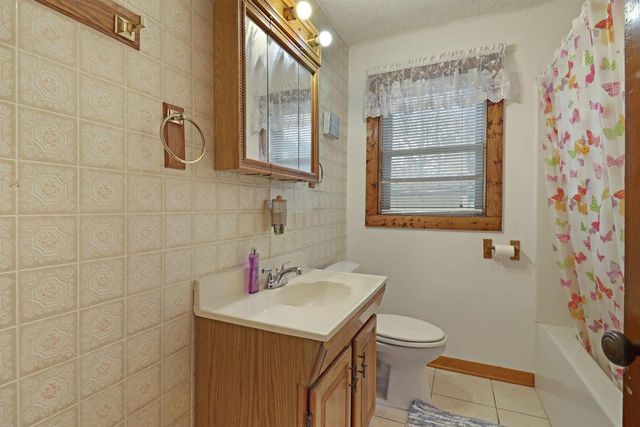 534 Oakwood TRAIL, Twin Lakes, WI 53181