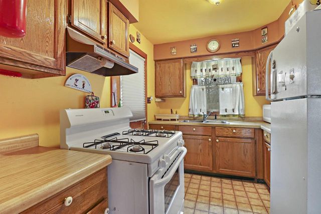 534 Oakwood TRAIL, Twin Lakes, WI 53181