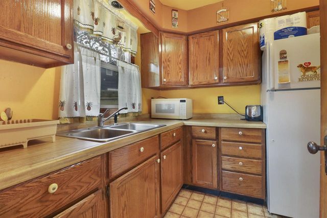 534 Oakwood TRAIL, Twin Lakes, WI 53181