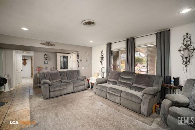 3108 Pesante Road, Bakersfield, CA 93306
