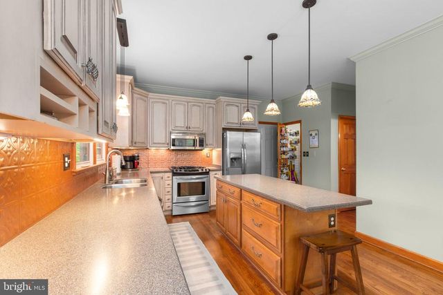 7931 GOLD LEAF CIR, Spotsylvania, VA 22551