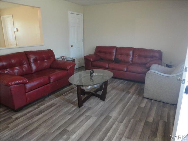 10323 Varnum Drive, St Louis, MO 63136
