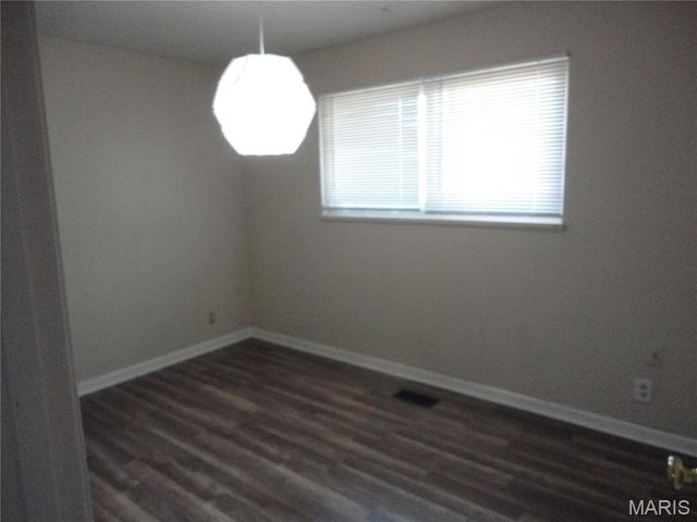 10323 Varnum Drive, St Louis, MO 63136