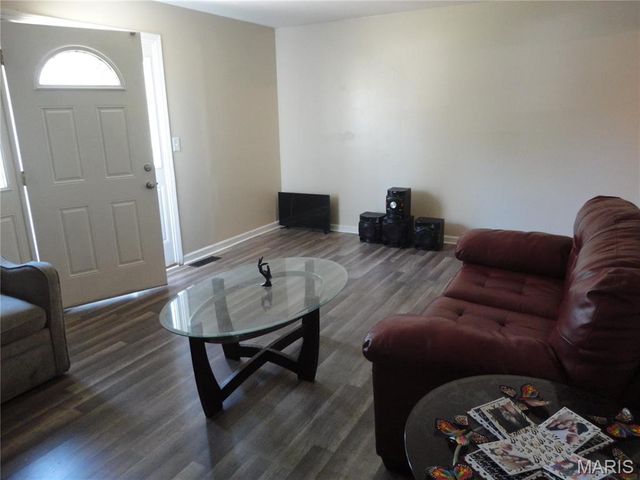 10323 Varnum Drive, St Louis, MO 63136