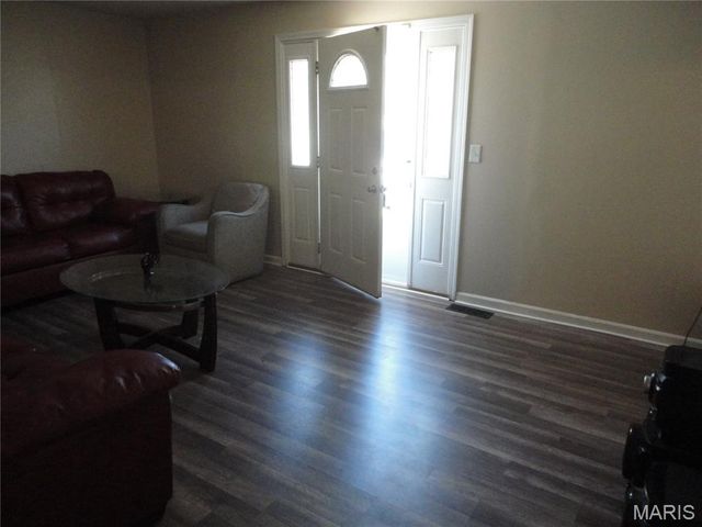 10323 Varnum Drive, St Louis, MO 63136