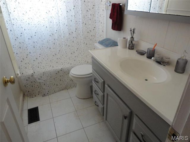 10323 Varnum Drive, St Louis, MO 63136