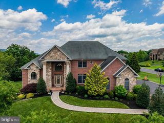 1720 ADELINE DR, Mechanicsburg, PA 17050