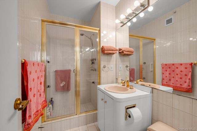 271-10 Grand Central Parkway 29V, Floral Park, NY 11005