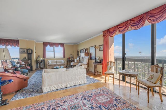 271-10 Grand Central Parkway 29V, Floral Park, NY 11005