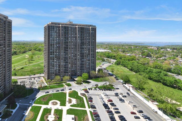 271-10 Grand Central Parkway 29V, Floral Park, NY 11005