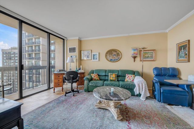 271-10 Grand Central Parkway 29V, Floral Park, NY 11005
